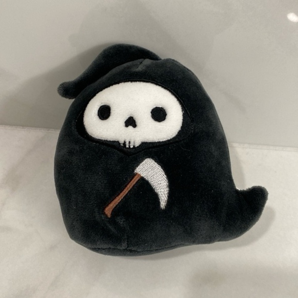 Squishmallows  Otto 4  Capsule included